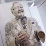 【社会】呪い解けた？　道頓堀川から生還したカーネル人形、老朽化で廃棄