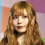 益若つばさの赤ずきん衣装が「透け透け」すぎる？ファッション論争が巻き起こる