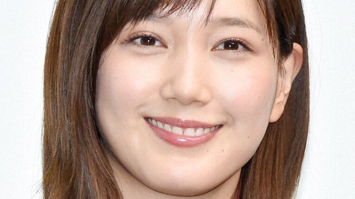 本田翼、太もも美脚が際立つ足組みスタイルにファンから絶賛の声続々！