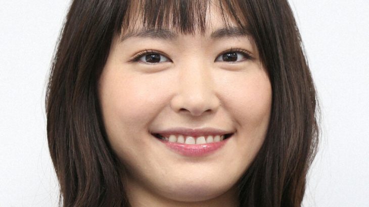 新垣結衣、オン眉パッツン前髪姿で登場！ファッションセンスが話題に
