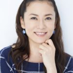 【芸能】「似合い過ぎ」「ほぼ本人」　鈴木砂羽、別人級な変貌で“コシノジュンコ風”に　驚きの声集まる