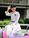 芳根京子の新宣材写真が魅せる！洗練された紺色トップスの魅力とは