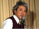 【芸能】元総理・小泉純一郎氏の“誕生日ショット”にムロツヨシ？　家族写真にツッコミ相次ぐ「仲良すぎ」「素敵に溶け込んでる笑」