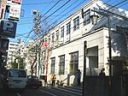 吉本興業のタレント活動自粛: コンプライアンス違反の疑い。違反者名前出ず