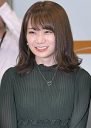 秋元真夏、乃木坂卒業から2年、髪を20センチばっさりイメチェンした人気タレントの新たな魅力
