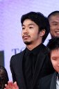 「パパうれしそう」中野英雄と仲野太賀が贈る親子のサシ飲み2ショット