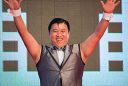 爆発寸前！？スギちゃんのモバイルバッテリー膨張騒動の真相