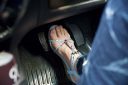 【社会】サンダルで車運転　道交法違反に！？　ドライバーの服装巡り、波紋広がった事例も　弁護士に聞く