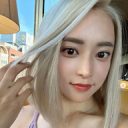 【芸能】小島瑠璃子　金髪の「根元を染め直してリフレッシュ」　夏らしいタンクトップ姿披露