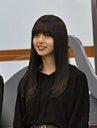 齋藤飛鳥と女性アーティストの2ショットの顔の大きさ比較「遠近法の影響」