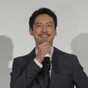 【芸能】坂口健太郎　さっぱり短髪＆口ひげ姿にイメチェン　会場どよめき