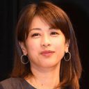 【芸能】元フジアナ加藤綾子、胸元透け感白トップス＆スリット入りパンツコーデ公開「大人のエレガント」